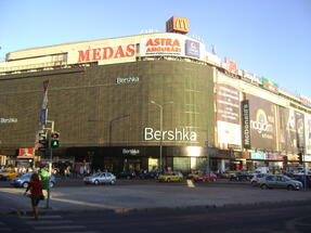 Dan Adamescu vinde fiului său vitreg acţiuni la Unirea Shopping Center