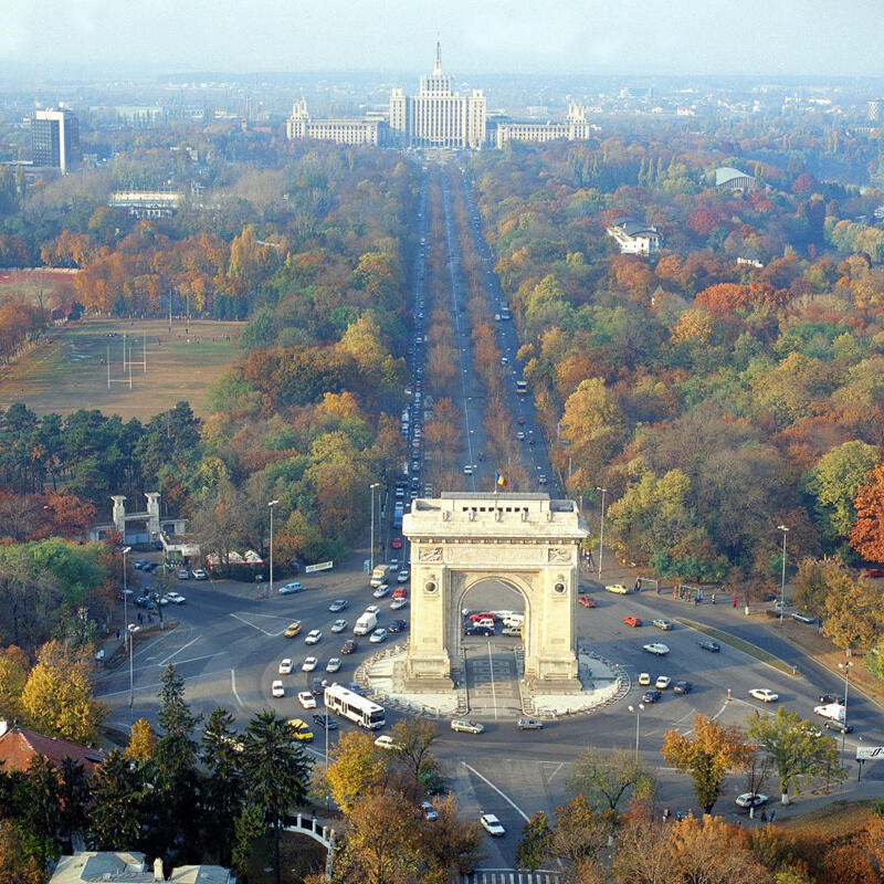 Financial Times: Bucureştiul se îndreaptă spre o revenire mai rapidă decât vecinii săi