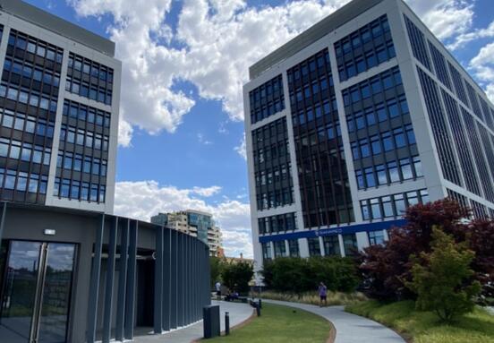 Alegeti opțiuni de spații de lucru co-working moderne in Spaces Business Garden