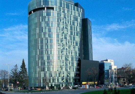 Charles de Gaulle Plaza