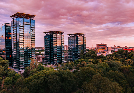 One United Properties înregistrează o cifră de afaceri consolidată de 813,2 milioane de lei și un profit brut de 299,7 milioane de lei în S1 2025