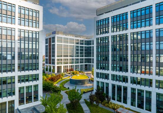 Evoke își consolidează prezența la Business Garden Bucharest prin prelungirea contractului cu 2.500 m² de birouri, tranzacție intermediată de Colliers