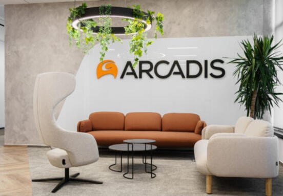COS finalizează un nou spațiu de lucru de 1.100 mp pentru Arcadis la Business Garden Bucharest